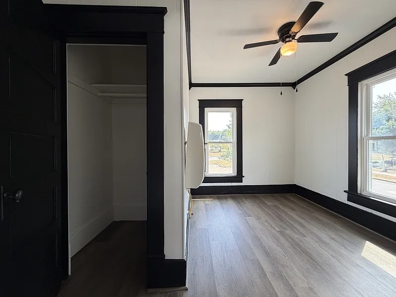 1 bed, 1.0 bath, 450 sqft, $650 — Photo 1
