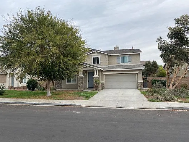 5 bed, 2.5 bath, 2717 sqft, $3,800 — Photo 1