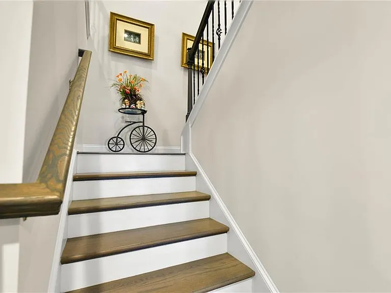 2423 Chene Dr — Photo 16