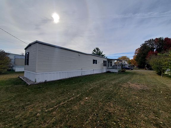 Exterior Image-4-VICTORIAN Redbud Estates