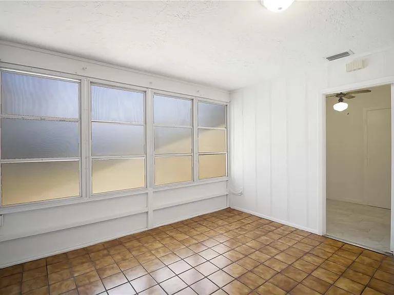 1028 Lillian St — Photo 18