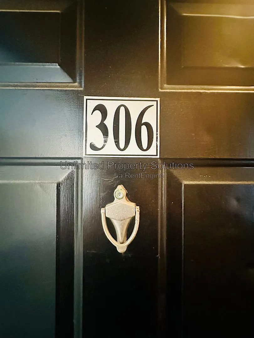 3 bed, 3.0 bath, 962 sqft, $1,900 — Photo 3