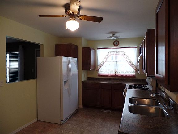3rd image of 1414 Okoboji Ave