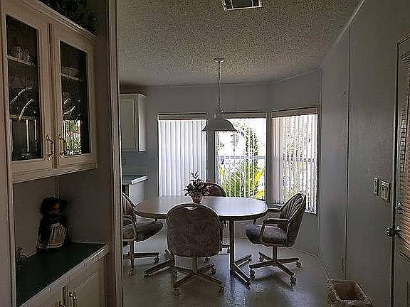 3rd image of 81 Beaver Lake Cir