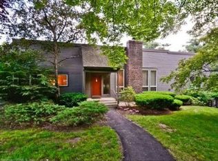 2 Mulberry Ln, Avon, CT 06001