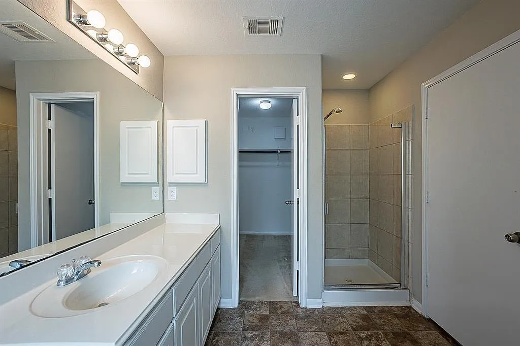 3 bed, 2.0 bath, 1440 sqft, $1,900 — Photo 4