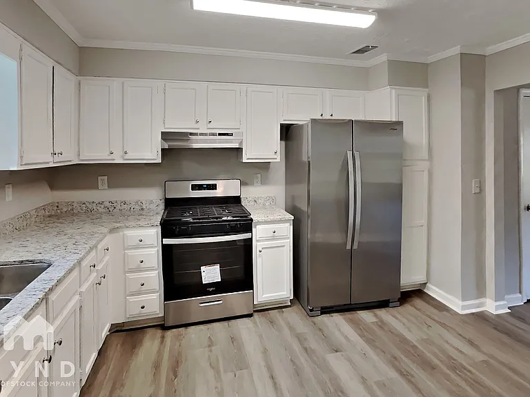 2139 Victoria Pl — Photo 11