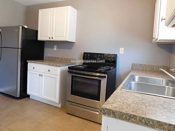 4th image of 3043 Holiday Dr SW