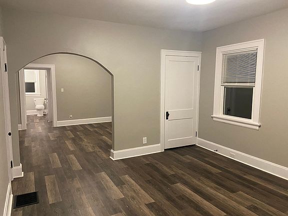 4th image of 2112 Cathedral Ave #2