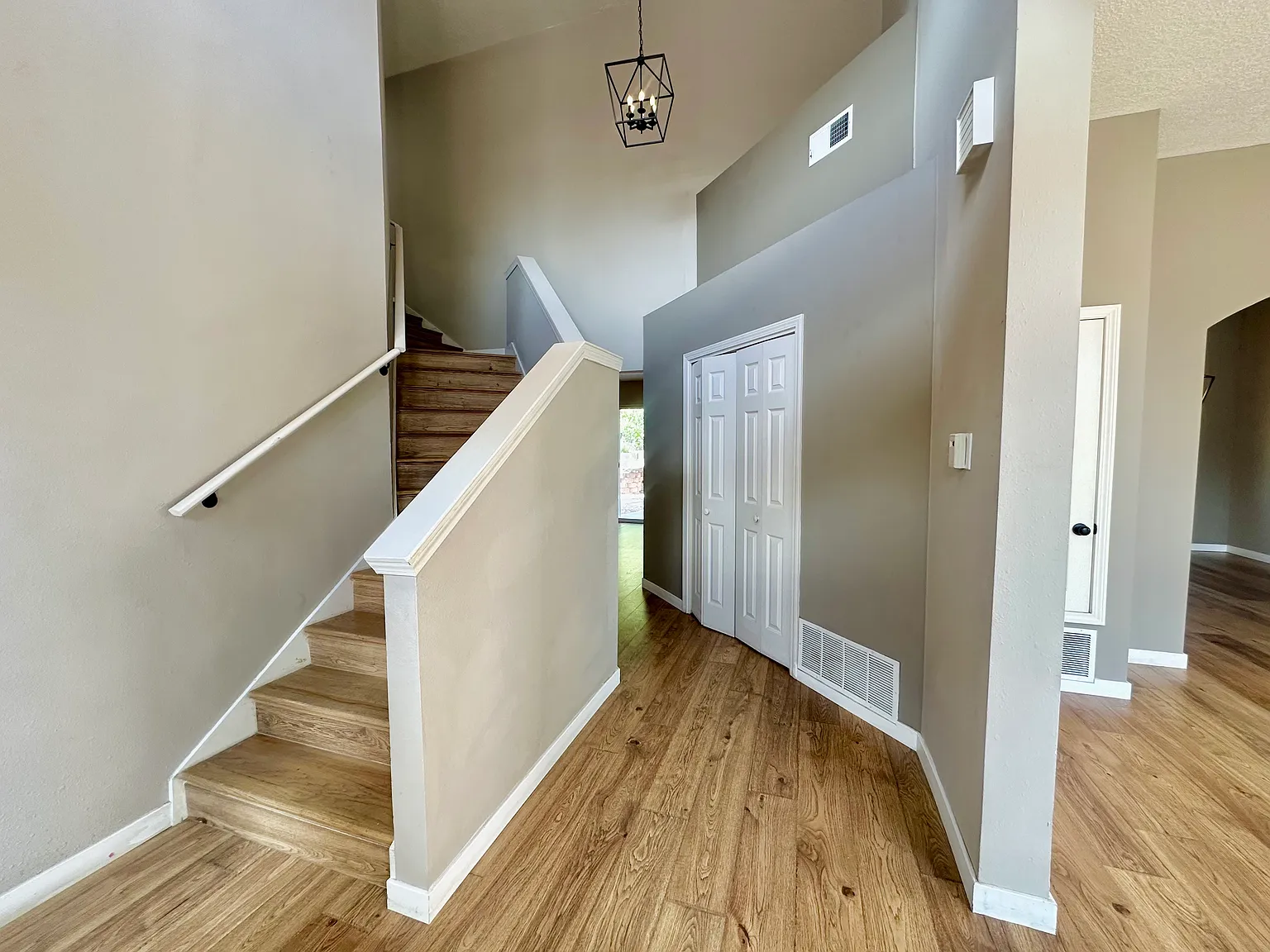 3 bed, 2322 sqft, $2,500 — Photo 3