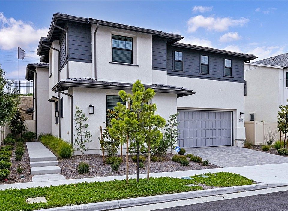1st image of 27547 Edgemont Dr