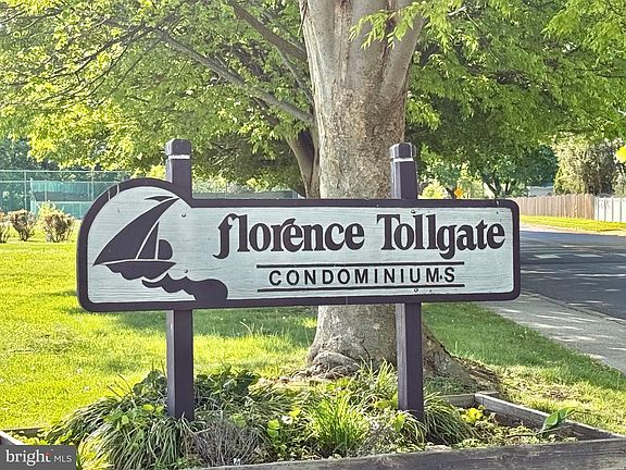 2nd image of 6 Florence Tollgate Pl Unit 3