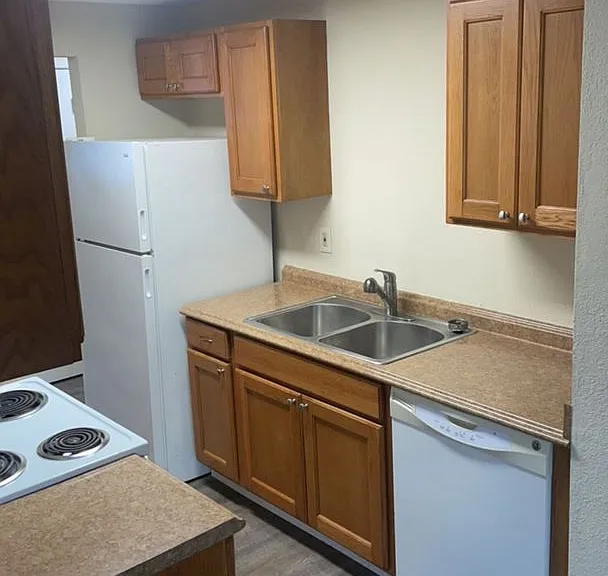 1120 Randall St — Photo 3