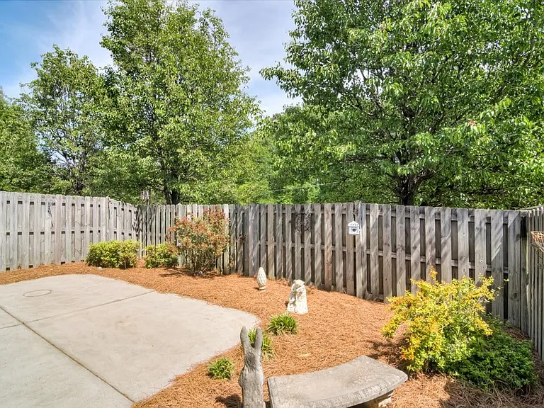 124 Palmer Ct — Photo 31