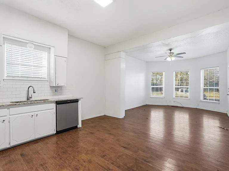 900 W Morgan St — Photo 8