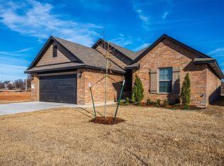1912 Meadow Brook Rd, Yukon, OK 73099