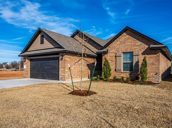 1912 Meadow Brook Rd, Yukon, OK 73099