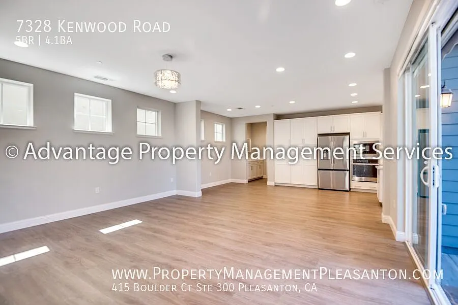 Gorgeous 3-story 5 bed, 4.5 bath, 3187 sq. ft. home in Wallis Ranch — Photo 2