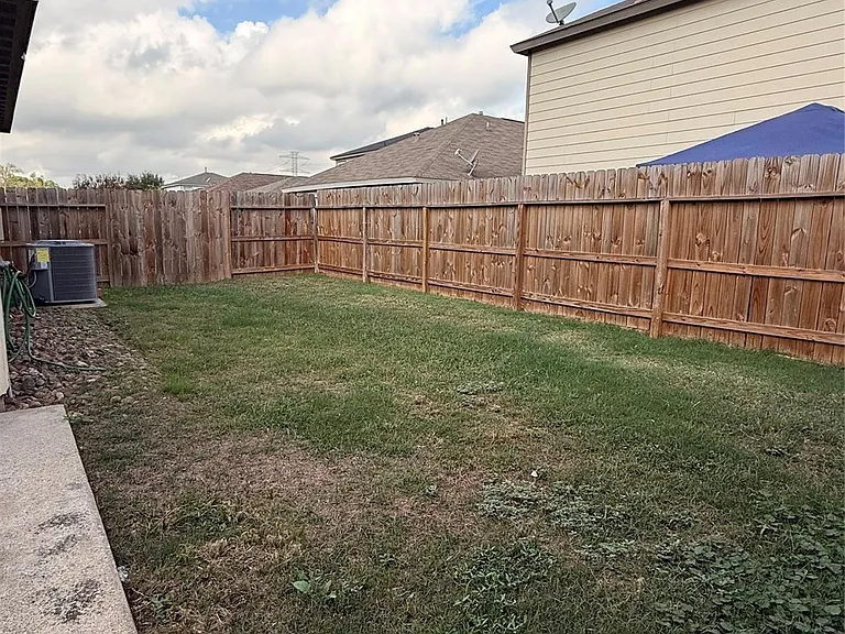 2918 Beacon Grove St — Photo 16