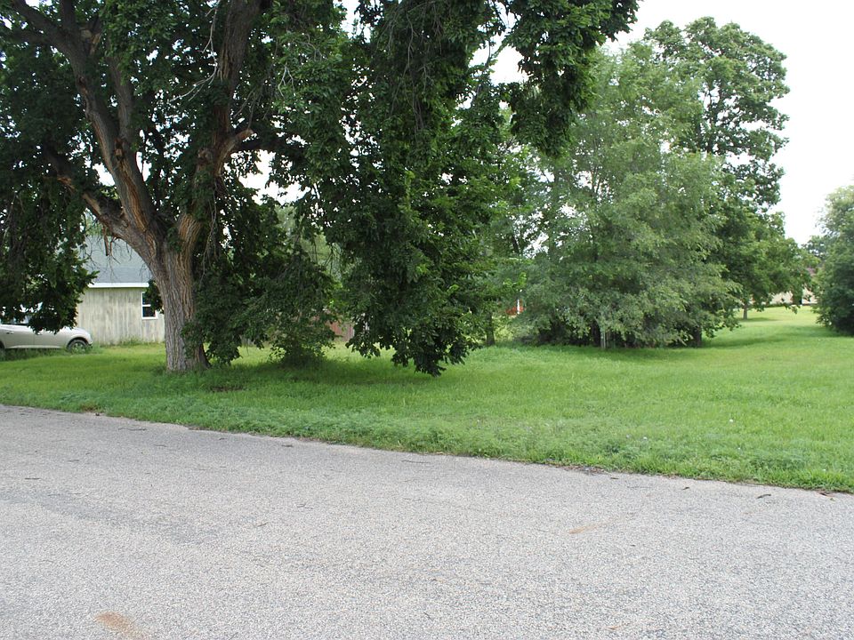 2nd image of 116 N Oak St