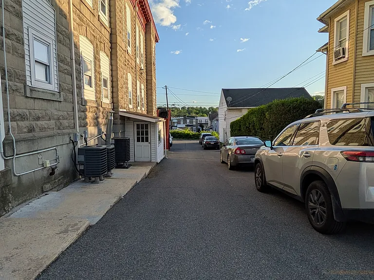1516 Main St #6 — Photo 24