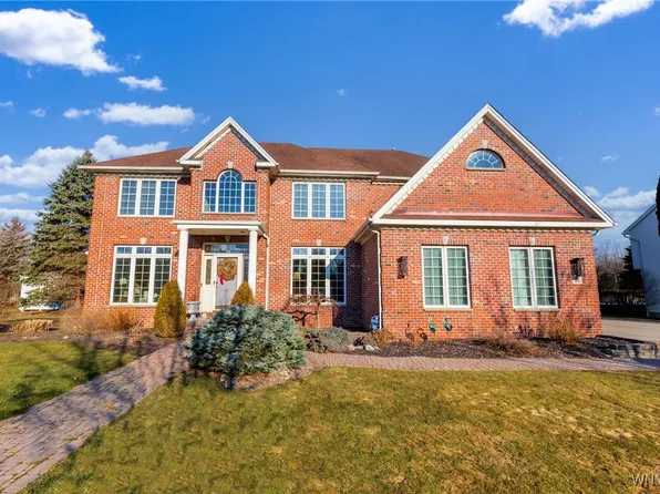 98 Golden Pheasant Dr, Getzville, NY 14068