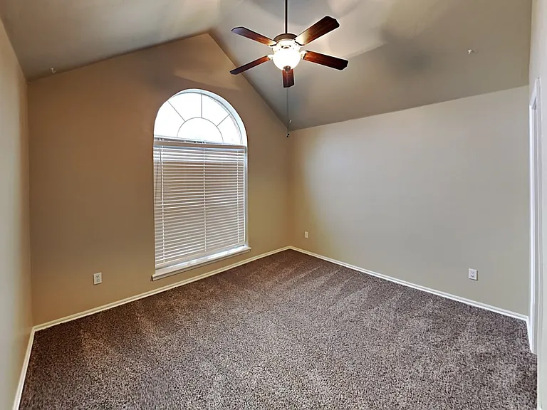 605 Knights Bridge Rd — Photo 14