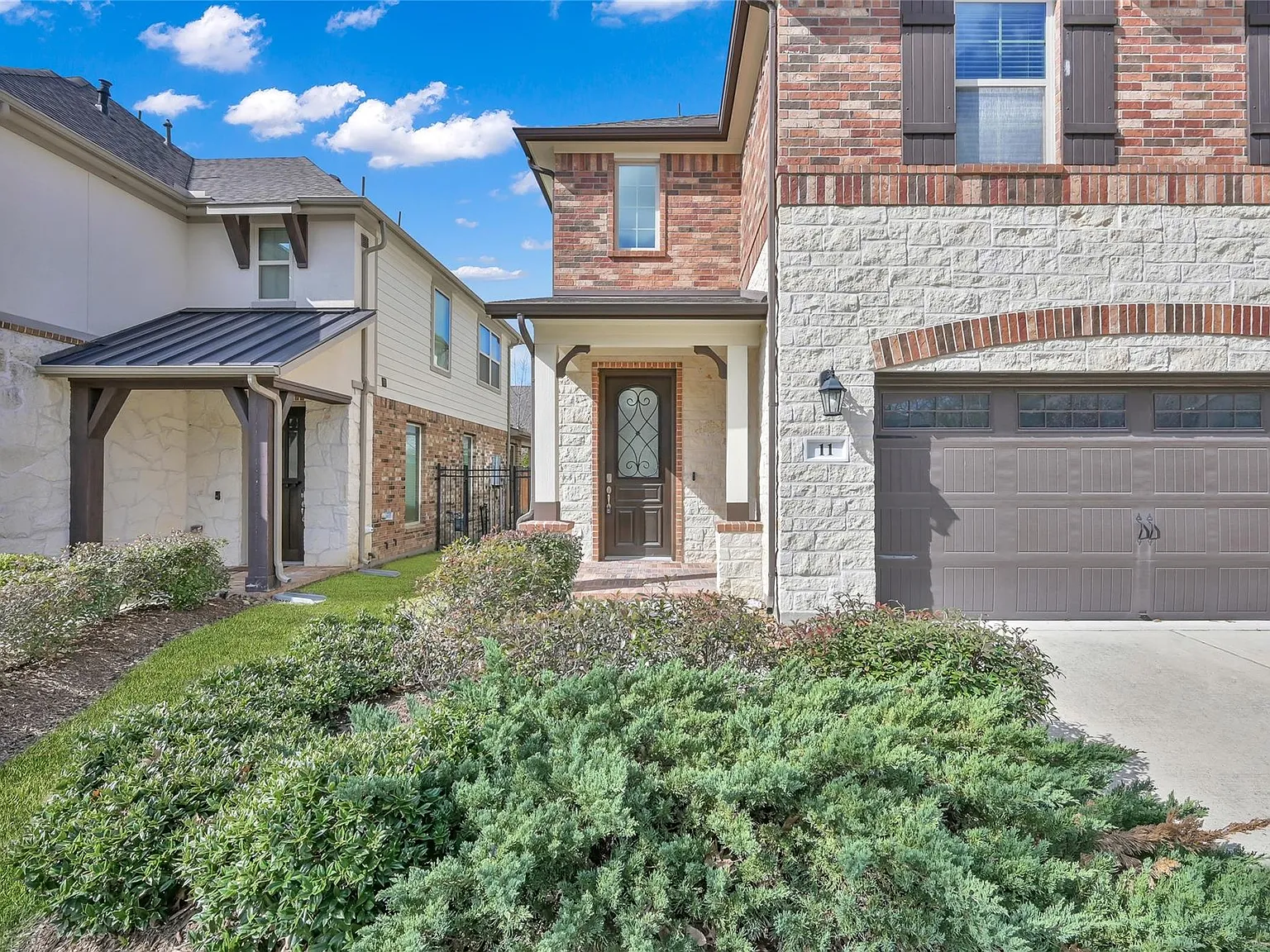 3 bed, 2.5 bath, 2114 sqft, $2,600 — Photo 2