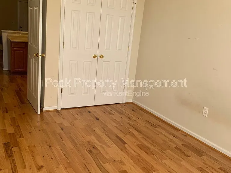 1110 W Main St #4 — Photo 2