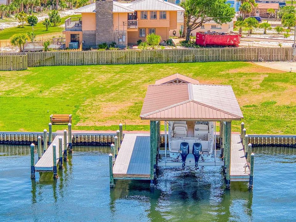 1st image of 808 Tarpon Dr
