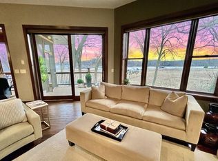 19900 Cottagewood Rd, Excelsior, MN 55331