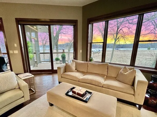 19900 Cottagewood Rd, Excelsior, MN 55331