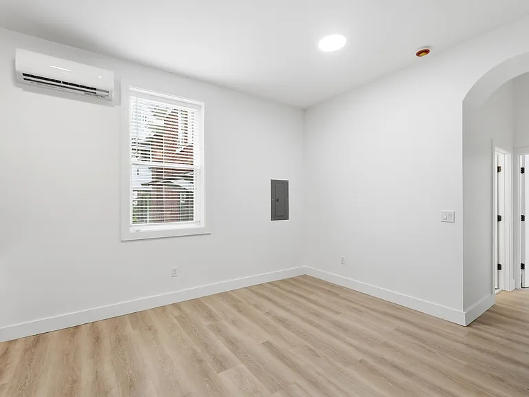 1237 Manss Ave #C — Photo 8