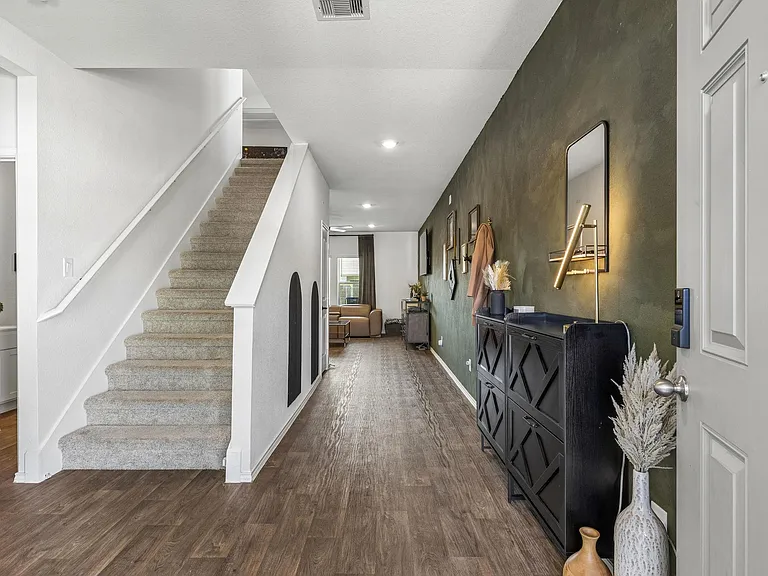 343 Sickle Loop — Photo 3