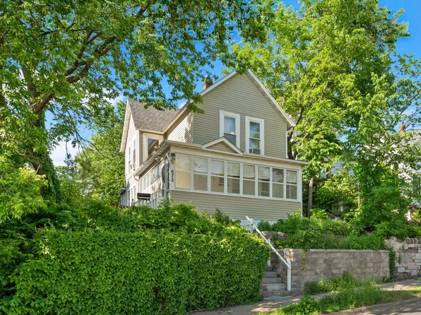 675 Lawson Ave E, Saint Paul, MN 55106