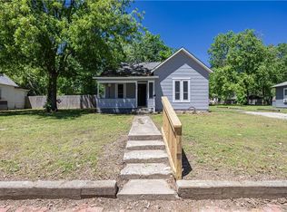 516 S 4th St, Neodesha, KS 66757