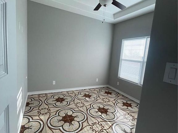 3rd image of 1009 W Cano St #2&3