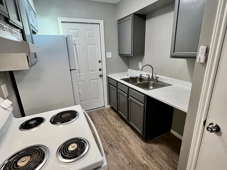 844 E Sunshine Dr #401 — Photo 1