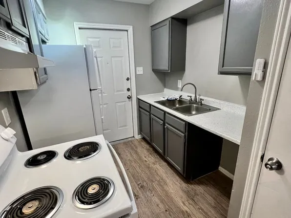 844 E Sunshine Dr #401, San Antonio, TX 78228
