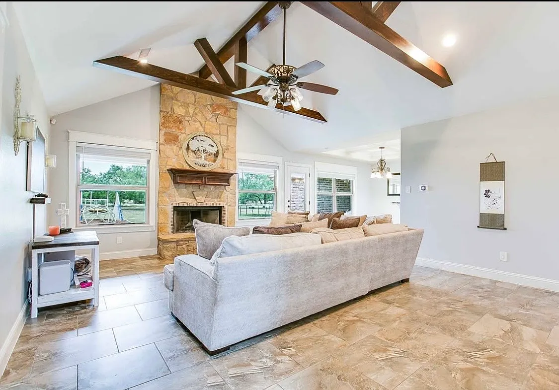 5 bed, 2516 sqft, $2,800 — Photo 4