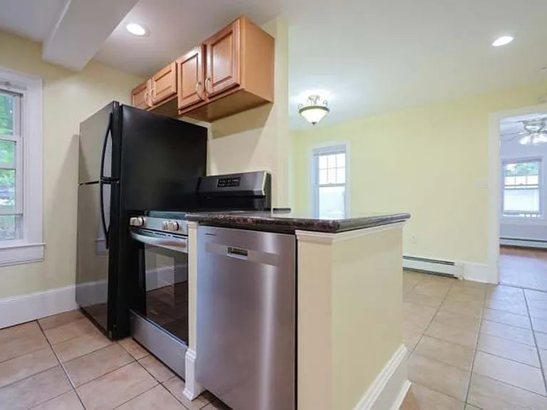 191-193 Auburn St #2 — Photo 2