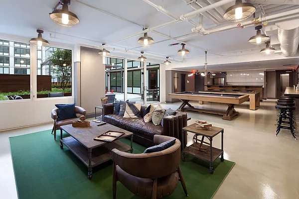 Rented by Aura Management | media 51