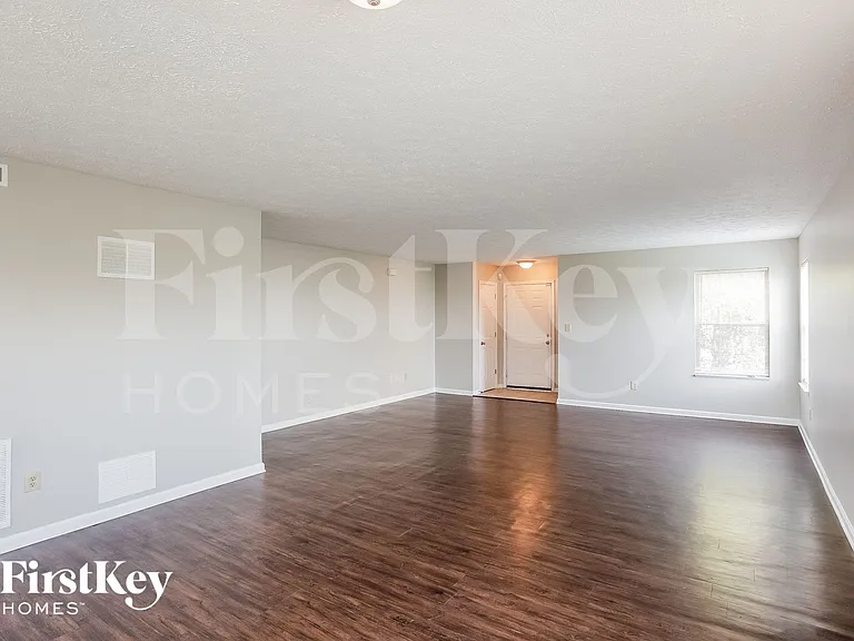 6802 N Denton Ct — Photo 4