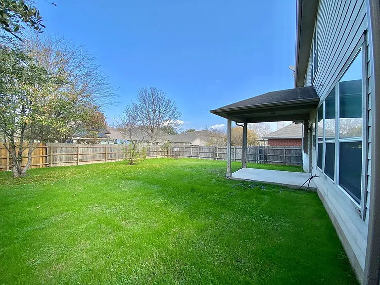 20412 Farm Pond Ln — Photo 17
