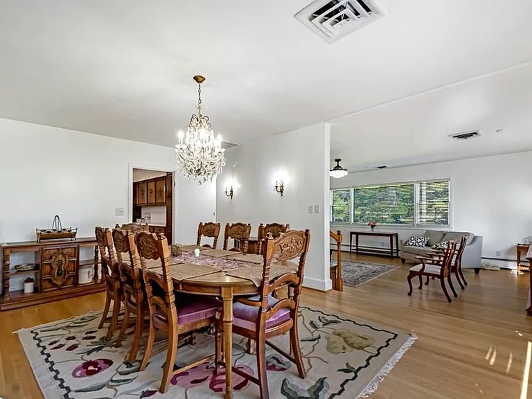300 Edgedale Dr — Photo 29