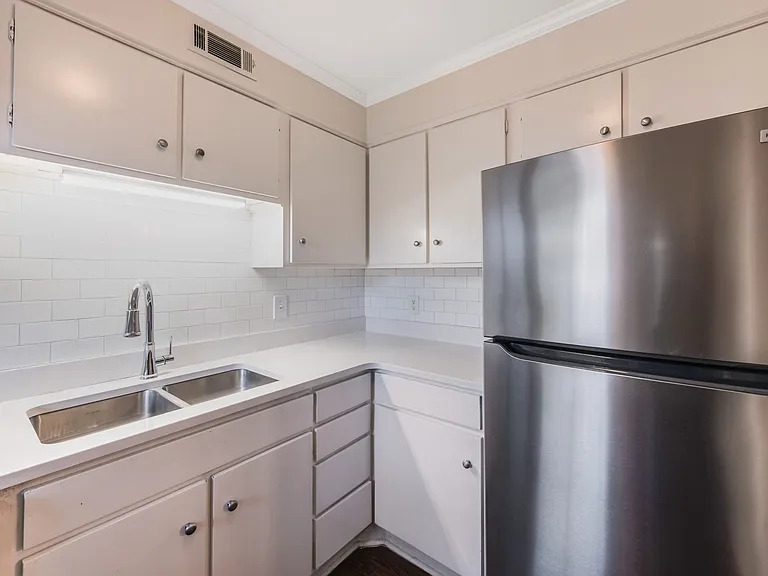 Three Bedroom Apartment at Courtyard on Main in Salisbury, NC