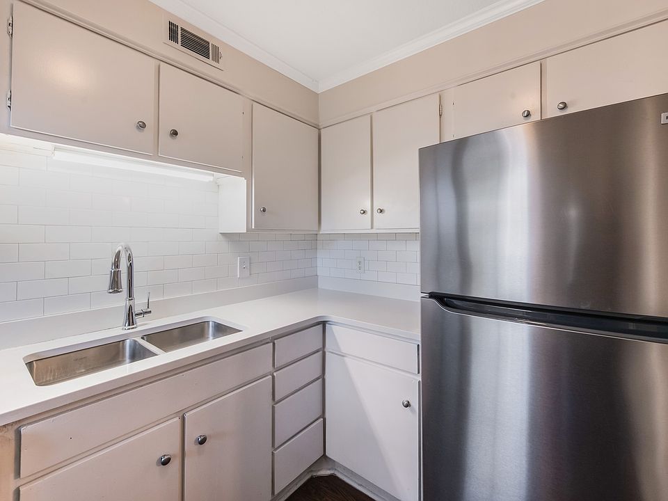 Three Bedroom Apartment at Courtyard on Main in Salisbury, NC