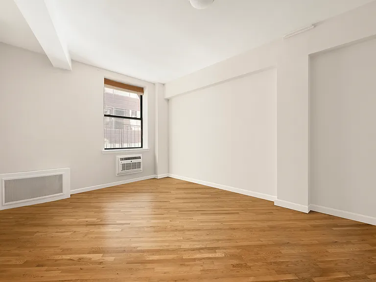 452 W 19th St #2C — Photo 5