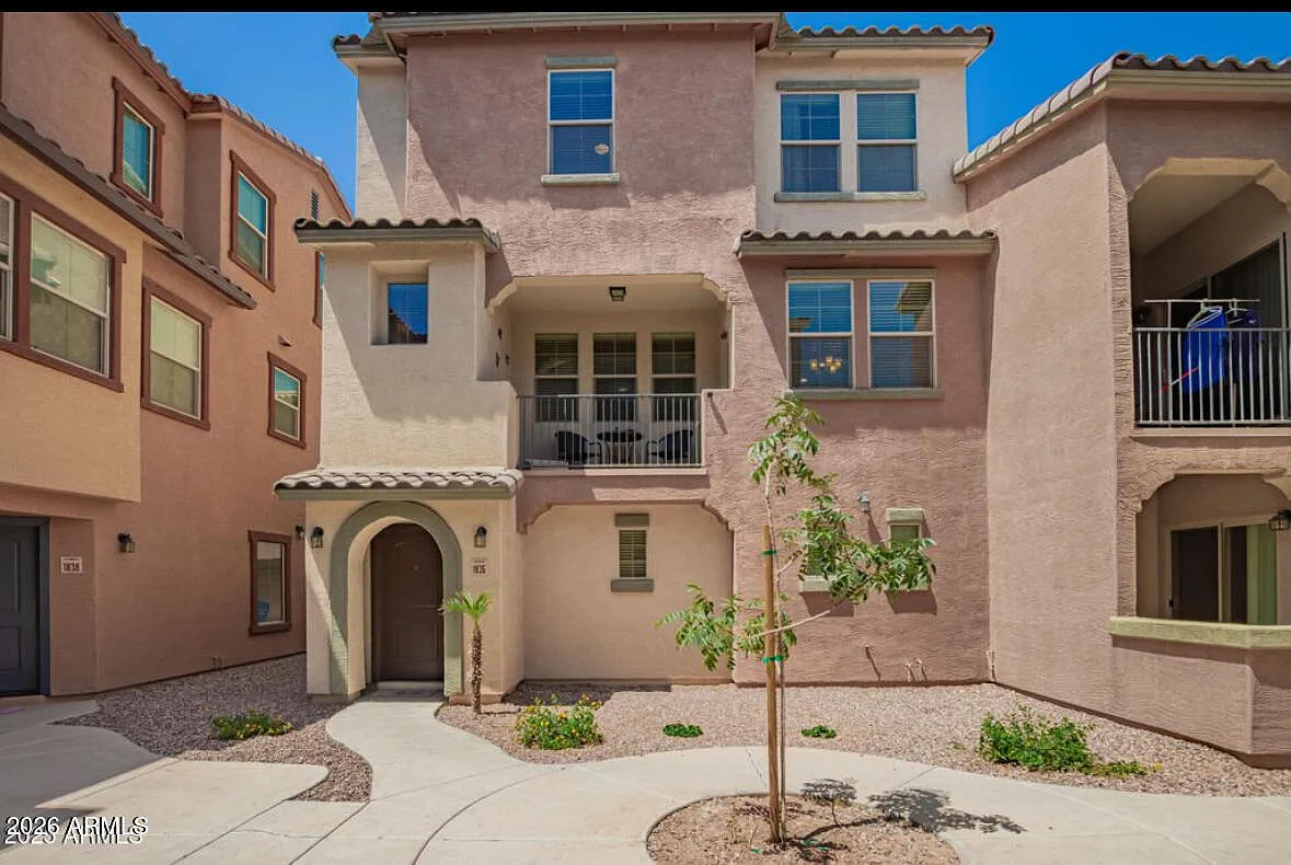 2 bed, 2.5 bath, 1392 sqft, $1,900 — Photo 2