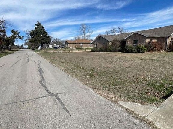 Exterior Neighborhood (street photo)